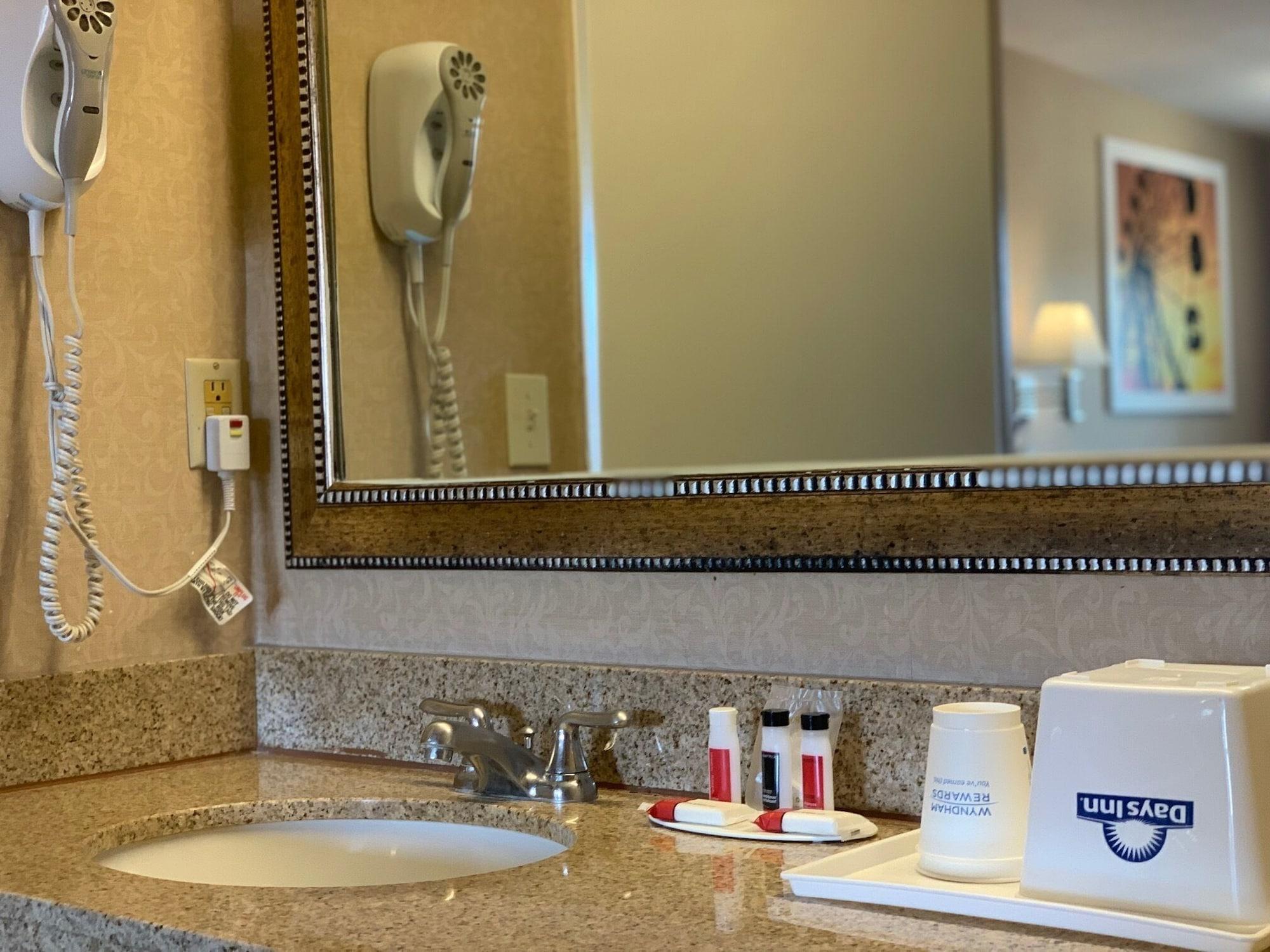 Days Inn By Wyndham Alhambra Ca Экстерьер фото