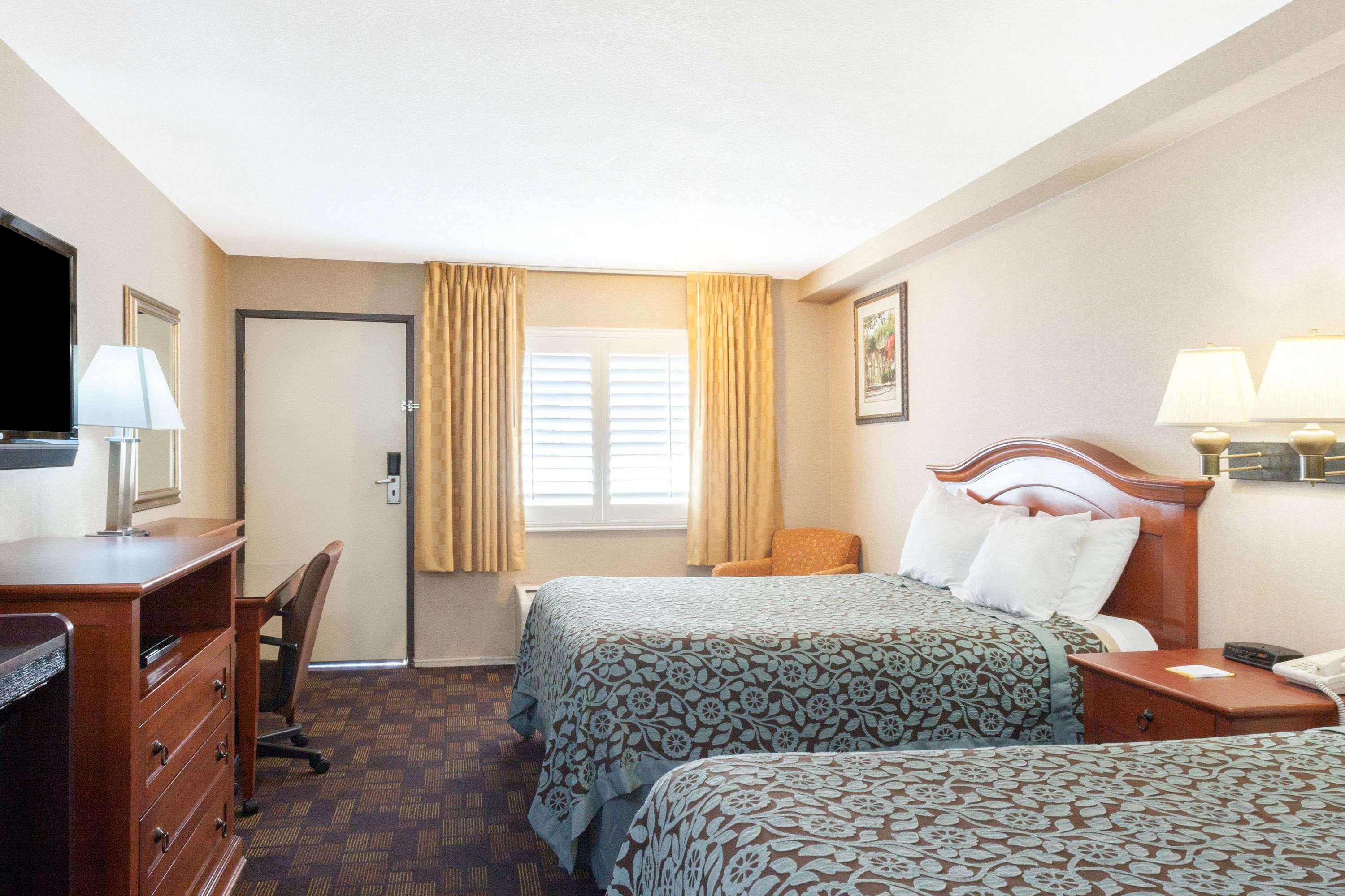 Days Inn By Wyndham Alhambra Ca Экстерьер фото