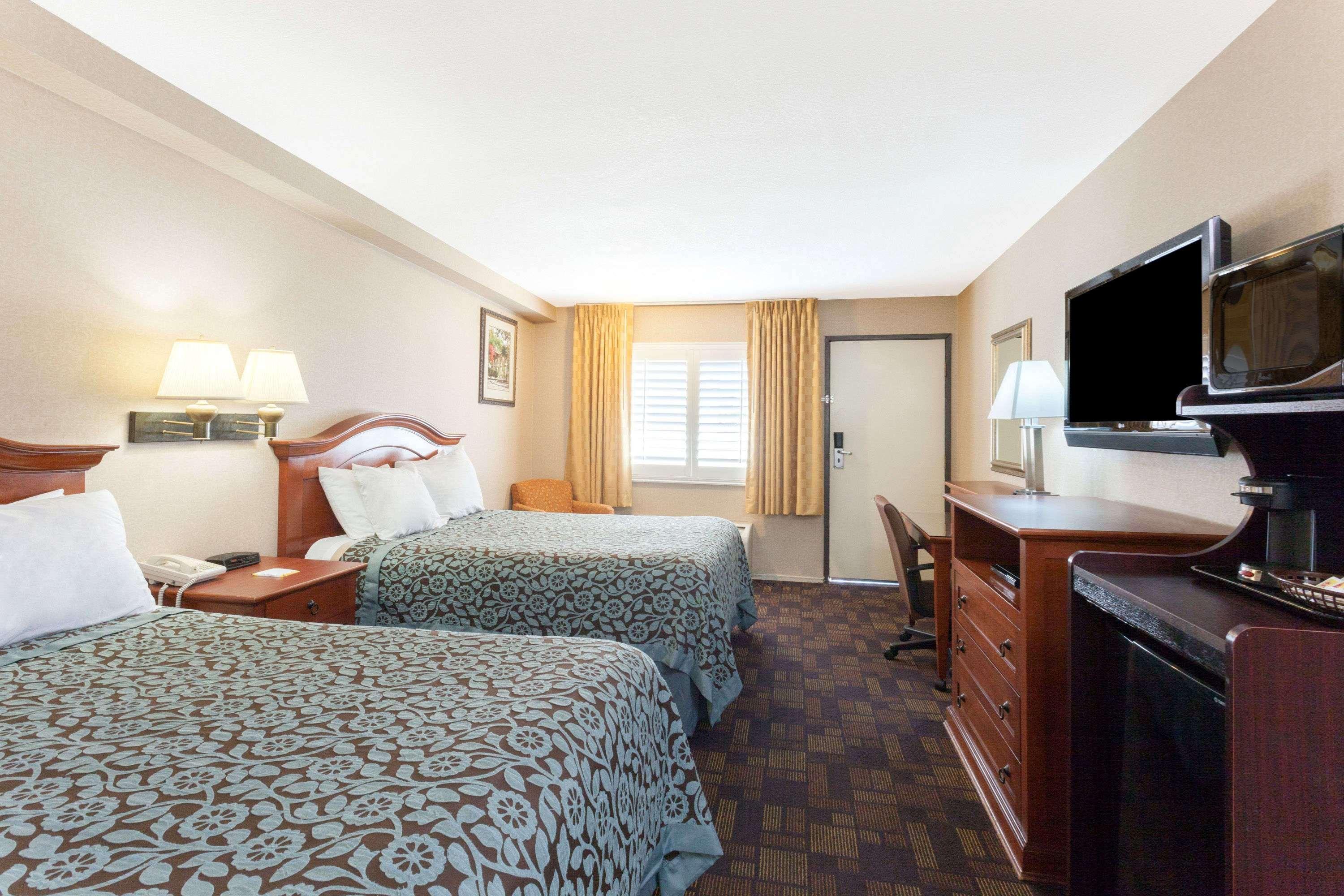 Days Inn By Wyndham Alhambra Ca Экстерьер фото