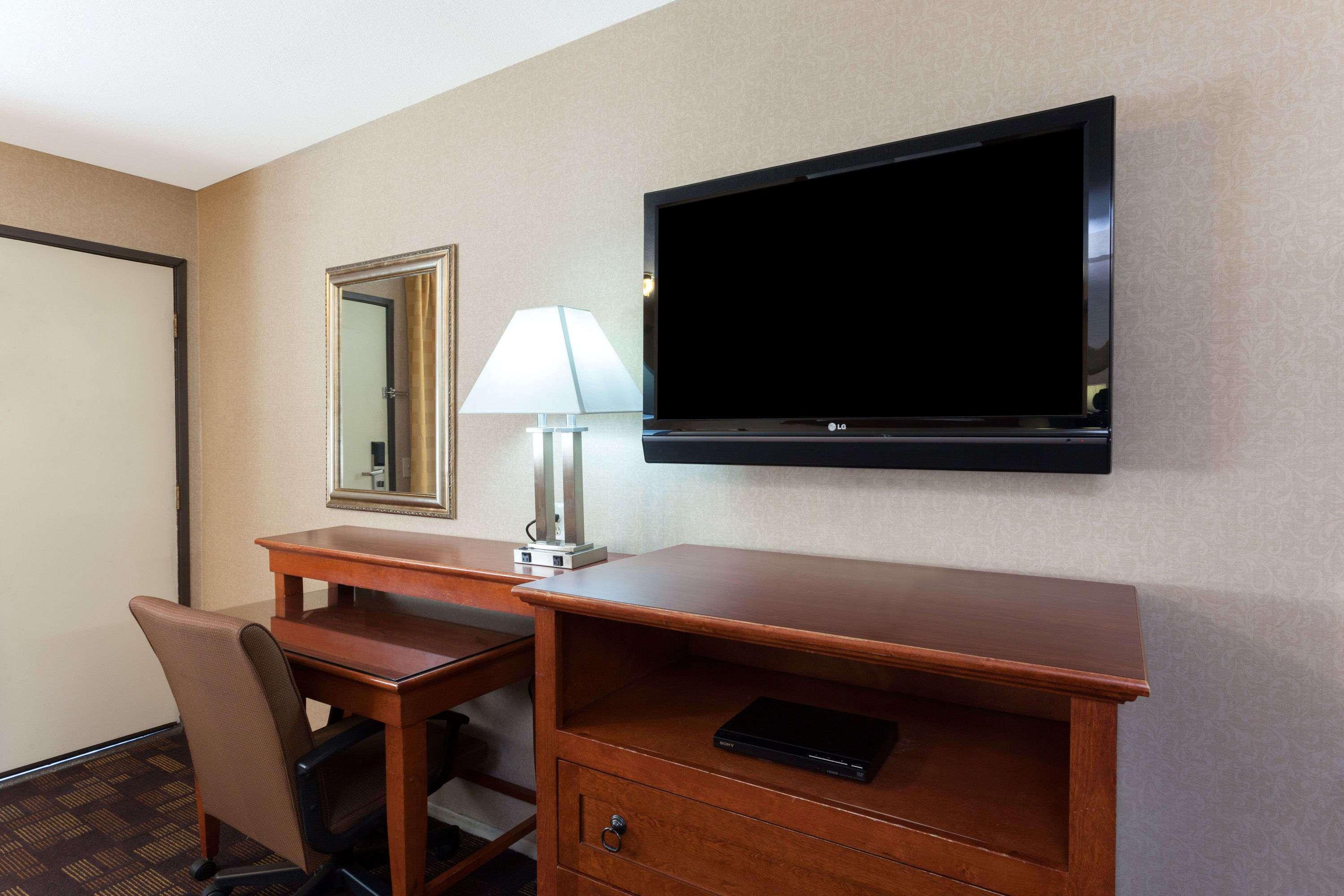 Days Inn By Wyndham Alhambra Ca Экстерьер фото