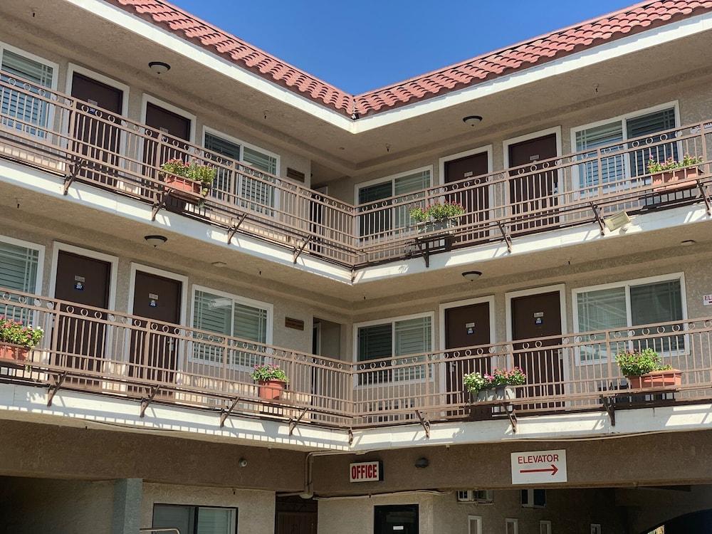 Days Inn By Wyndham Alhambra Ca Экстерьер фото